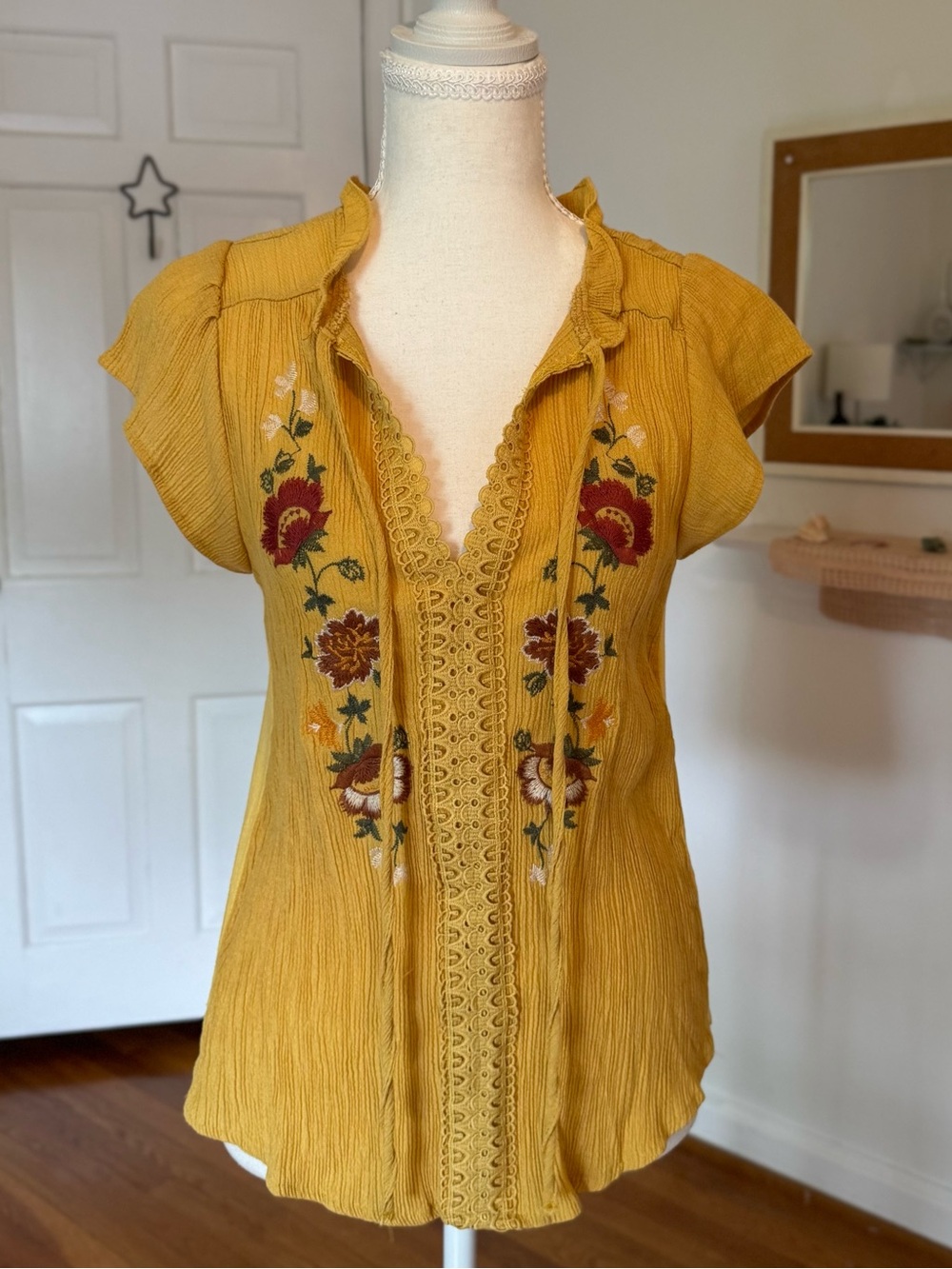 Flower & Feather Yellow Embroidered Crochet Lace Flutter Sleeve Blouse Size Med